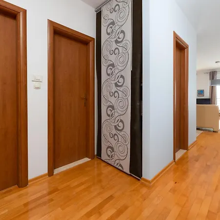 Jolie Iii Apartment